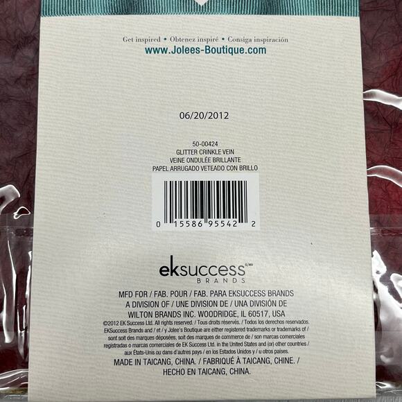 Jolee's Boutique Artisan Paper 12 Pack & Royal Lace 8" Red Heart Lace Doilies - Picture 4 of 9